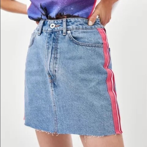 Zara Light Wash Denim Jean Mini Skirt Red Stripe - Picture 6 of 11